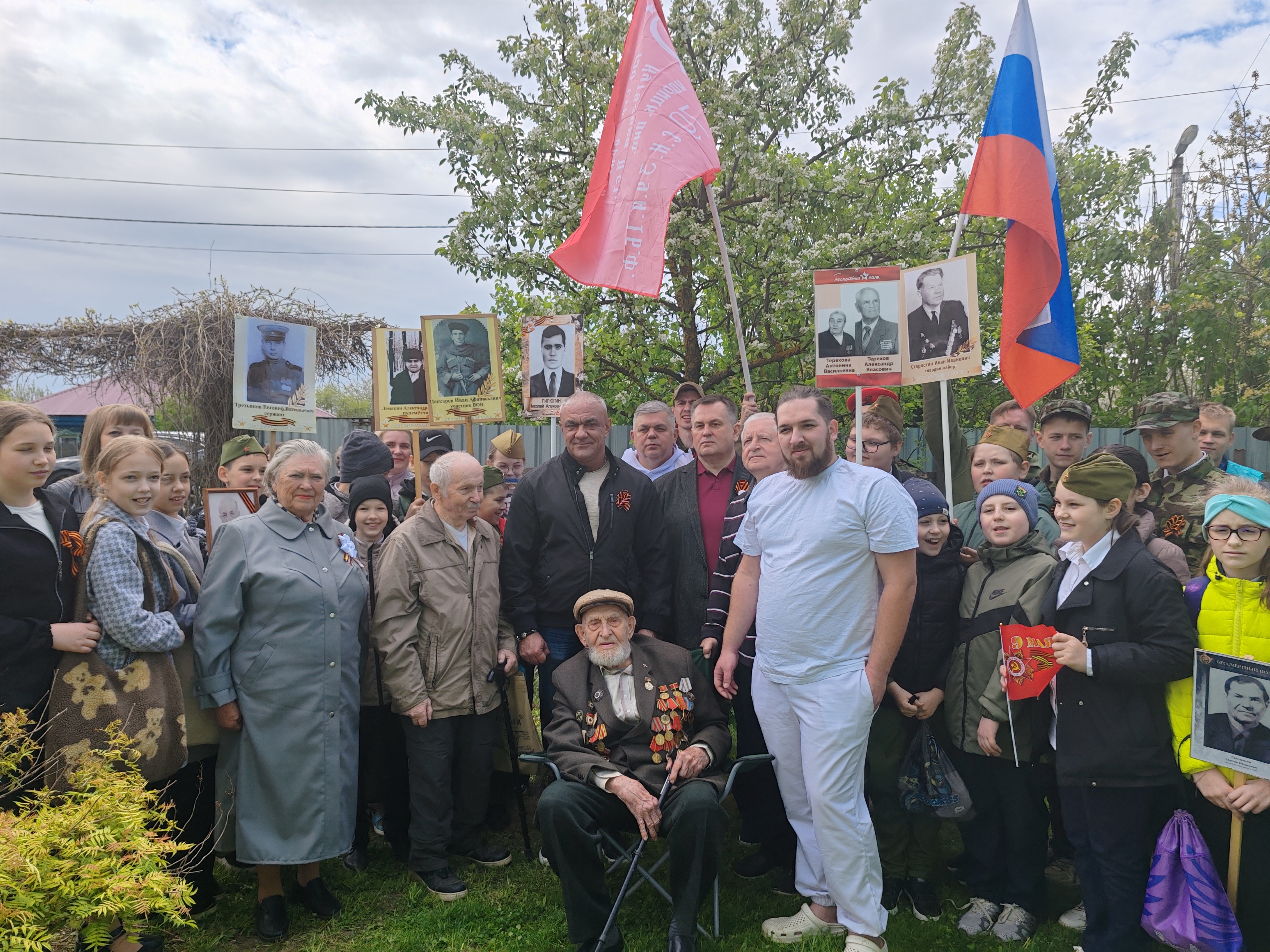Ясногорский район присоединился к Всероссийской акции «Парад у дома ветерана»..